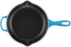 Le Creuset - Gietijzeren Ronde Skillet In Azure 23cm -Tefal Shop 1200x798