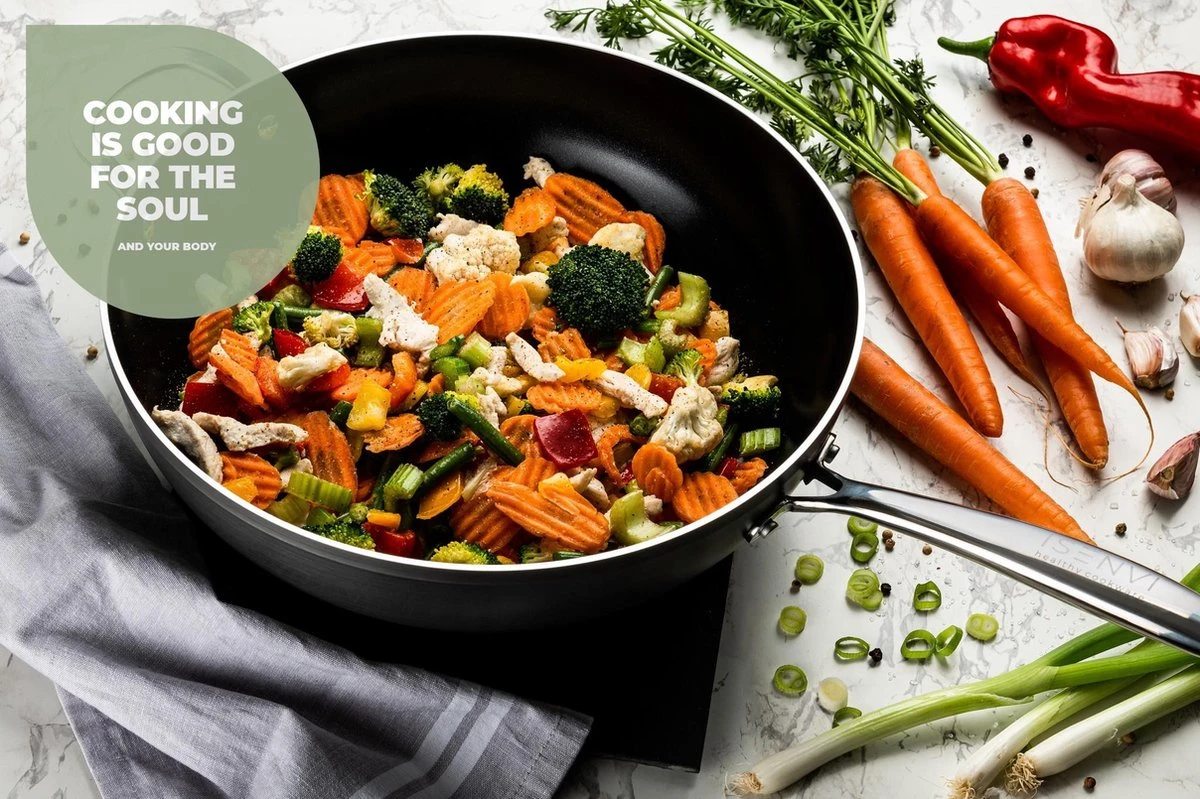 ISENVI Victoria Forged Keramische Wokpan Met Deksel 32CM - RVS Greep 5 ISENVI Victoria Forged Keramische Wokpan Met Deksel 32CM - RVS Greep - Afbeelding 5