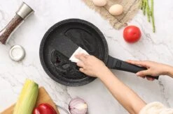 Swiss Pro+ | Set 14 Delige Pannenset | Inductie - Pannensets - Glazen Deksel - Met Afneembare Handgreep - Marmeren Interieur -PFAS-vrij | Black (Zwart) 16 Swiss Pro+ | Set 14 Delige Pannenset | Inductie - Pannensets - Glazen Deksel - Met Afneembare Handgreep - Marmeren Interieur -PFAS-vrij | Black (Zwart) -Tefal Shop 1200x799 76