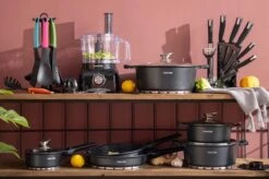 Swiss Pro+ - SWP41D22 - Pannenset 41 Delig - Foodprocessor - Messenblok 8 Delig - Kookgerei Set Met Houder 7 Delig - Starters Pakket - 2022 Serie - Limited Edition -uitzet -Tefal Shop 1200x799 93