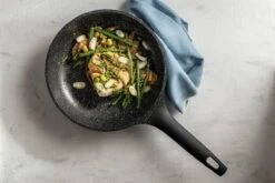 Sola - Fair Cooking Zwart/wit Greblon Anti Aanbaklaag -Tefal Shop 1200x800 107