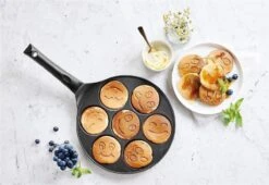Royal Swiss Crêpemaker - Pancake Pannenkoeken 7 Kop - Marmeren Anti Aanbaklaag Met Smiley 5 Royal Swiss Crêpemaker - Pancake Pannenkoeken 7 Kop - Marmeren Anti Aanbaklaag Met Smiley -Tefal Shop 1200x824 1