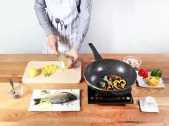 Cheffinger Wokpan Met Deksel - 32cm - Zwart - Pan - Keukenaccessoires -Tefal Shop 1200x892