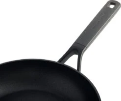 KitchenAid Classic Forged Aluminium Wok ø28cm - Zwart - Inductie - Anti-aanbak -Tefal Shop 1200x997 1